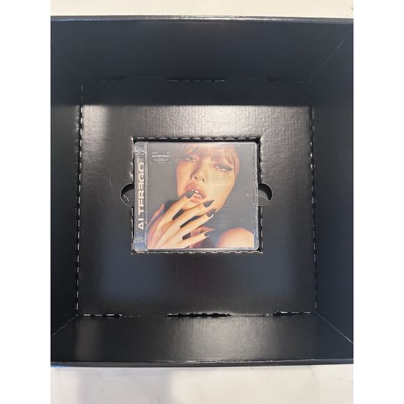 Lisa Lalisa Blackpink SIGNED Alter Ego CD T-Shirt Boxset Alter Ego Version SMALL - Picture 5 of 5